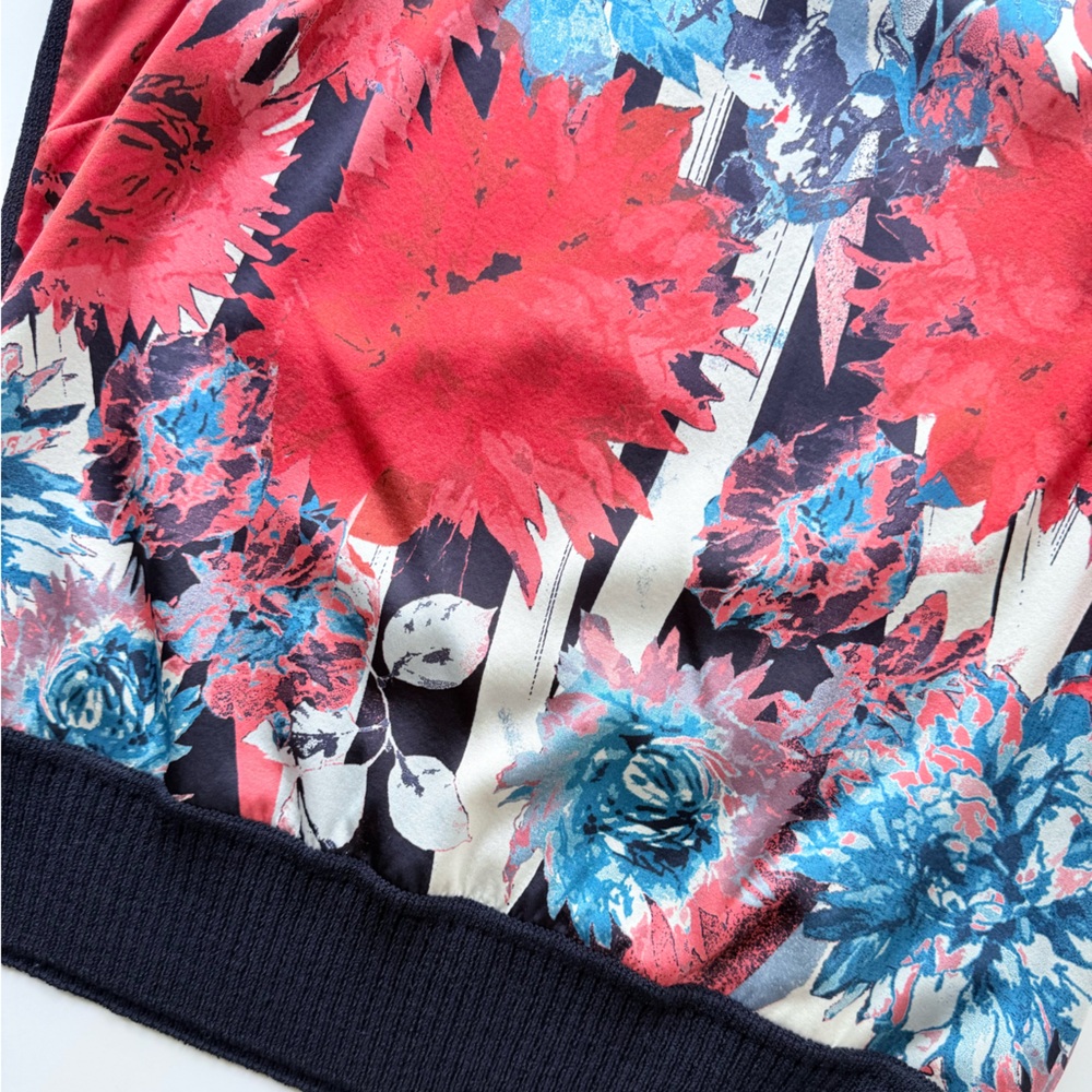 St. John Collection Navy Sleeveless Sweater Tank Shell Silk Red White Floral S - Picture 5 of 15